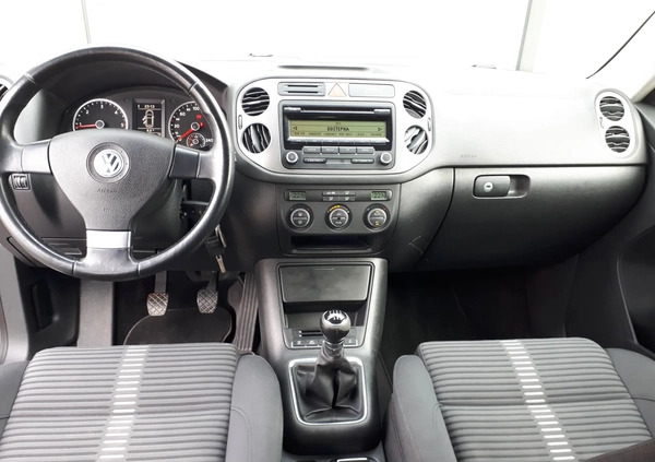 Volkswagen Tiguan cena 39500 przebieg: 136151, rok produkcji 2009 z Garwolin małe 497